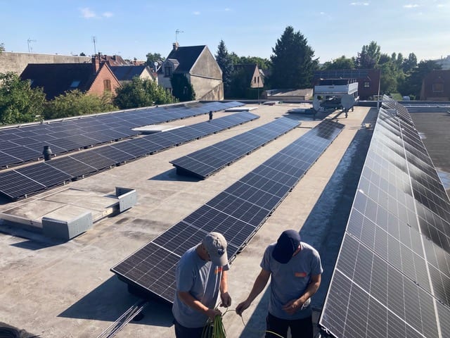 Installation photovoltaïque Rohant Solaire — Toit-terrasse